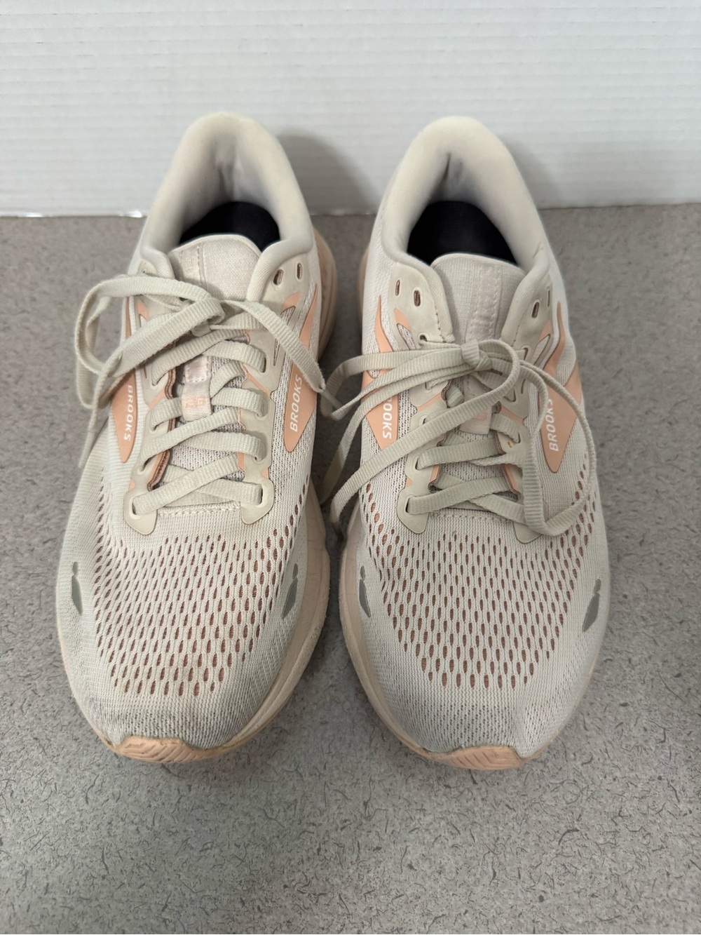 Brooks Adrenaline GTS 23 Women’s Size 9.5 Medium